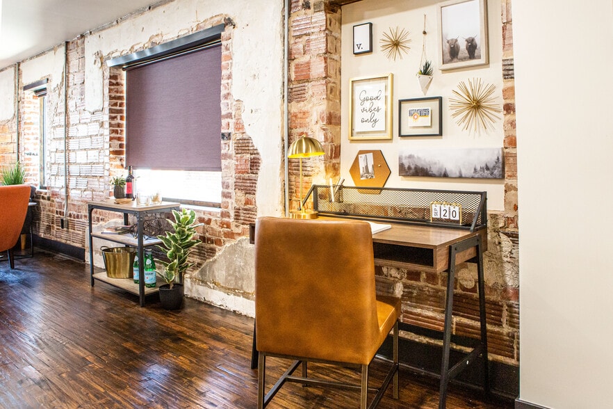 Building Photo - 144 E 21st St