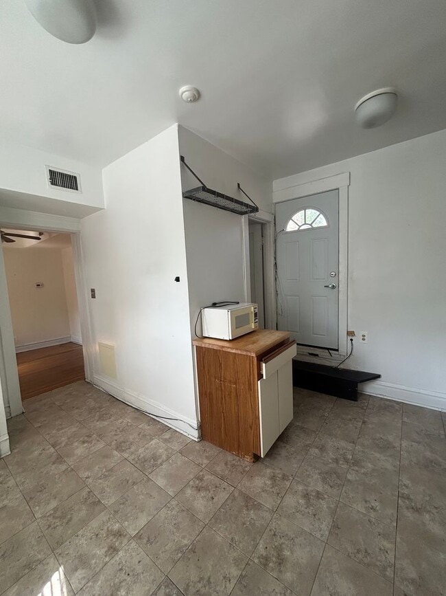 Building Photo - 4157 N. Damen-#2