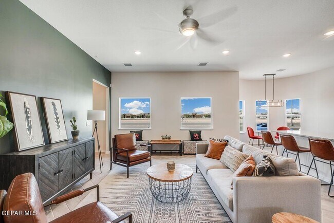 Building Photo - 14604 Pebble Hills Blvd