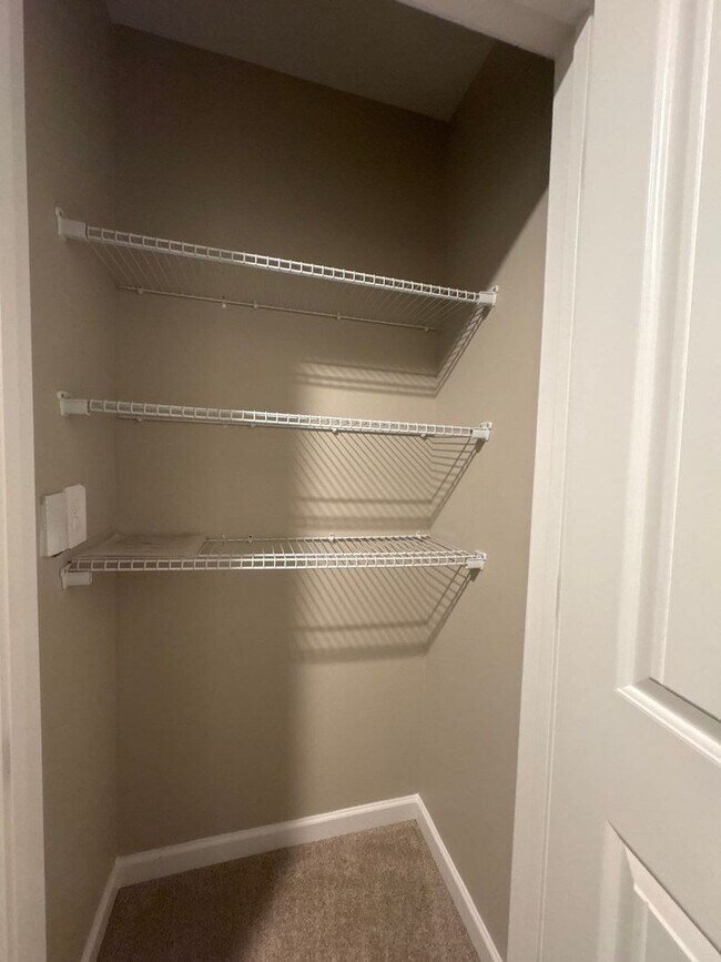 Building Photo - 4 Bedroom, 2.5 Bath and 2 Car Garage in Hartmann Crossing!