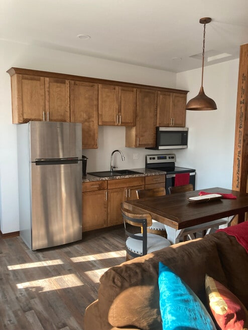 Building Photo - 424 Main St