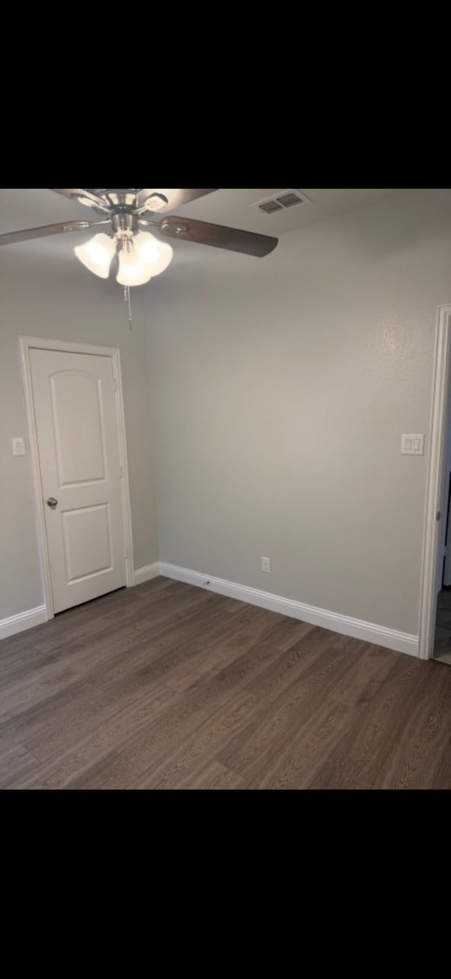 Building Photo - 1436 Lakeview Dr