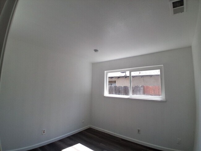 Building Photo - Thistlewood3505/3507