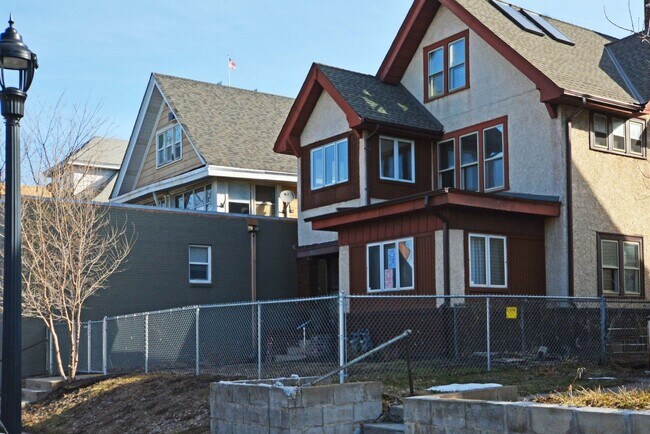 Building Photo - 3029-3031 Chicago Ave