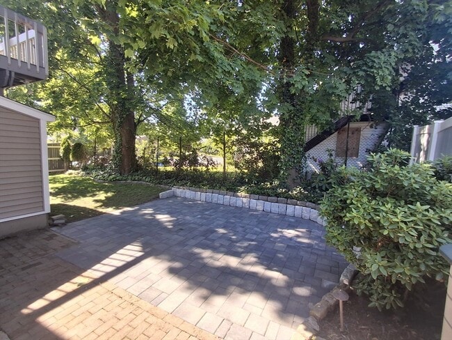Building Photo - 58 Dix St