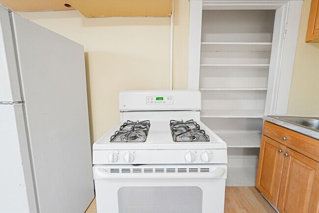 Building Photo - 168 Lunenburg St