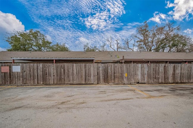 Building Photo - 1939 Campbell Rd