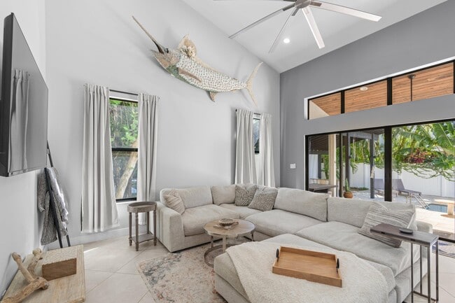 Building Photo - 1050 Brooks Ln