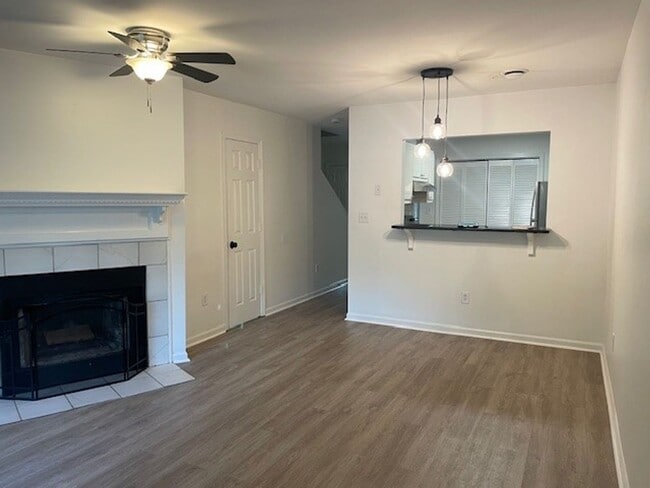 Building Photo - 32 Huntsfield Dr