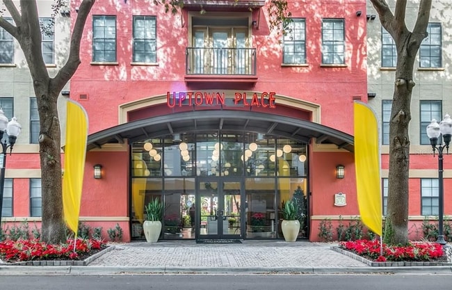 Building Photo - 1x1 Open, bright and spacious! 647 square ...