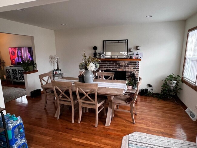 Building Photo - 6700-6702 Hill Ridge Drive - 6702