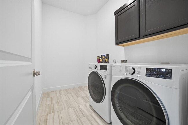 Building Photo - 256 Smoke Tree Cir