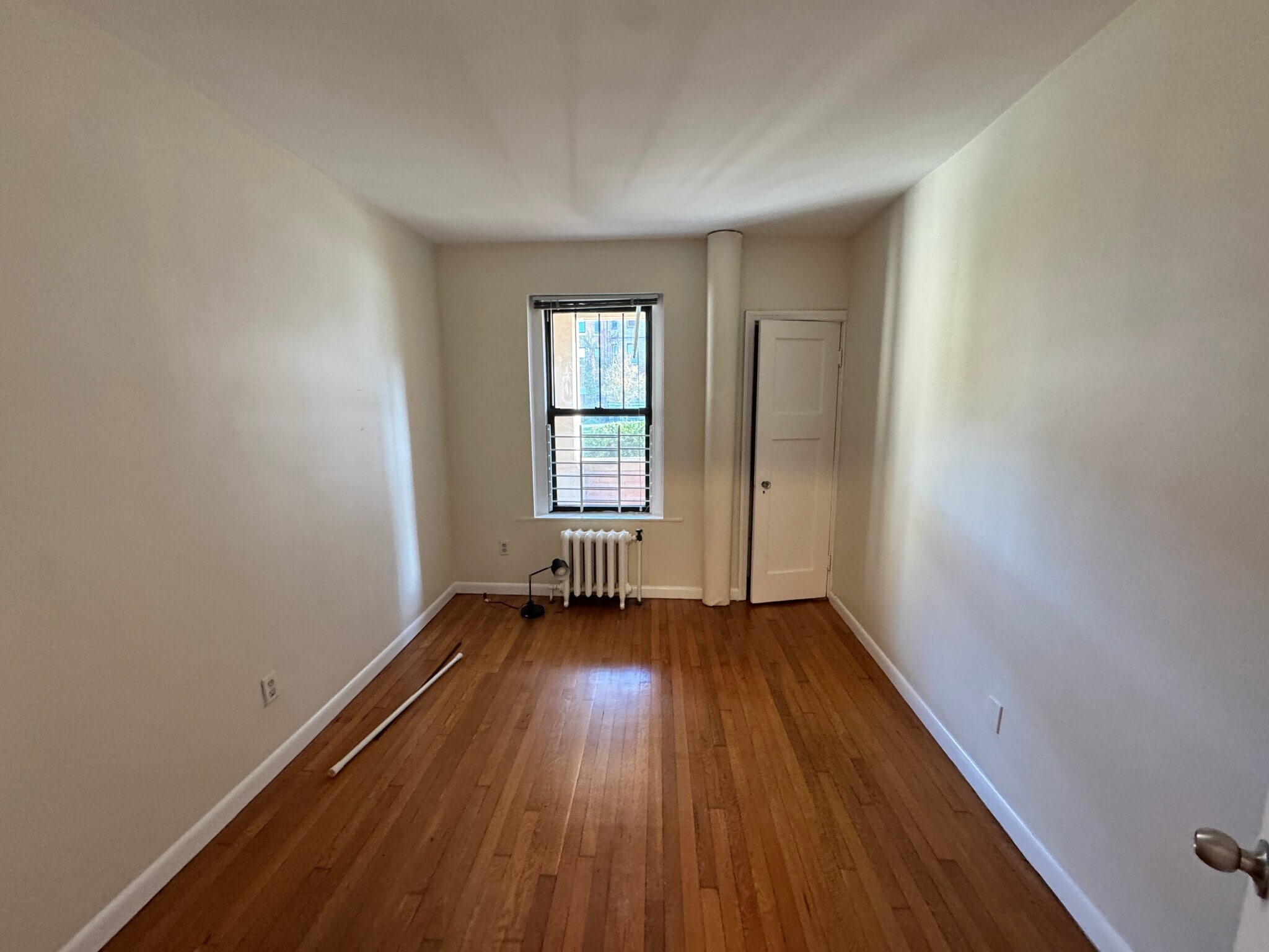 Building Photo - 452 Park Dr