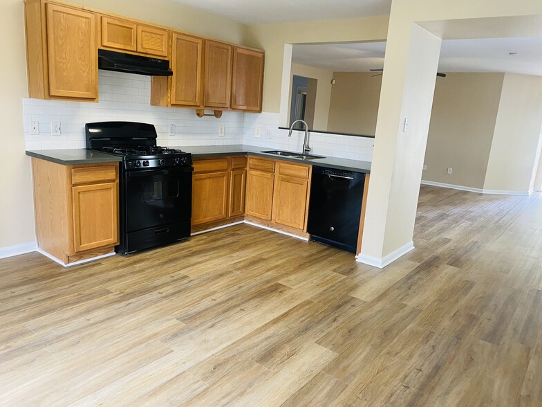 Building Photo - 14111 Prosperity Ridge Dr