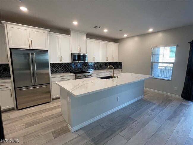 Building Photo - 600 Carriage Hill Dr