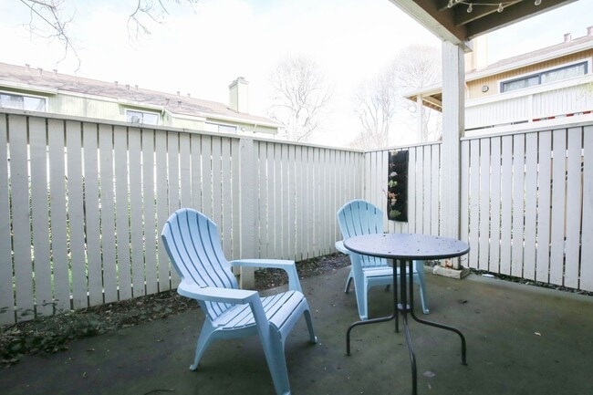 Building Photo - Modern and Clean 2 Bed 2 Bath Condo in Ric...