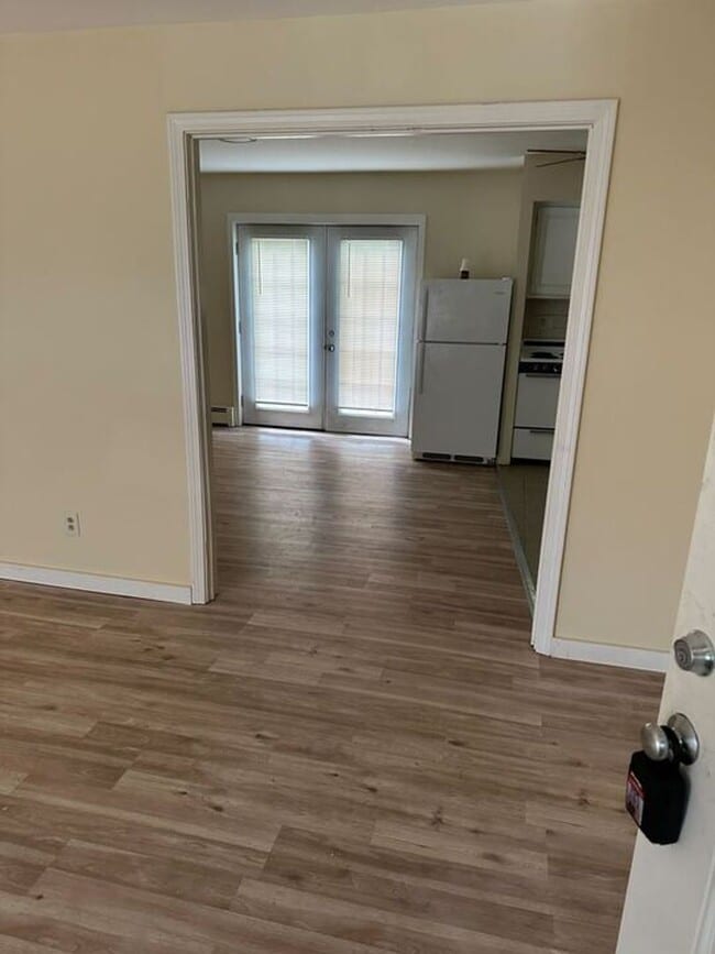 Building Photo - Large 1br in Townhome with Garage and Deck(Heat Included)