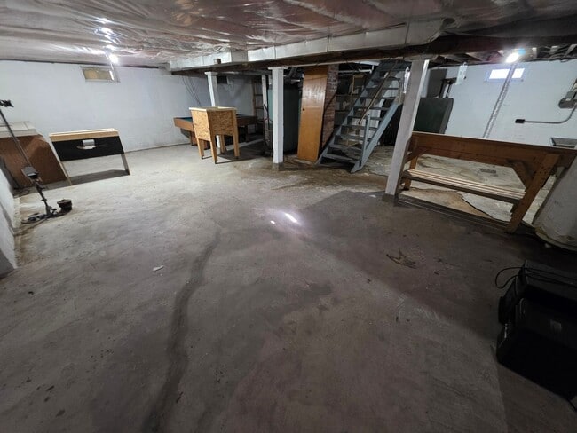 Building Photo - 513 Putnam Dr