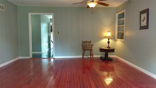 Building Photo - 874 Hollyridge Dr