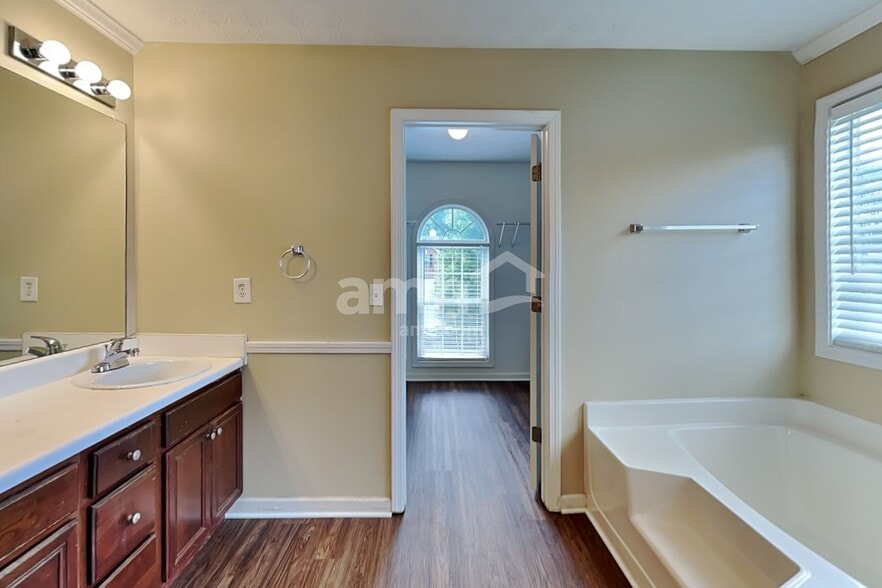 Building Photo - 3341 Kittery Dr SW