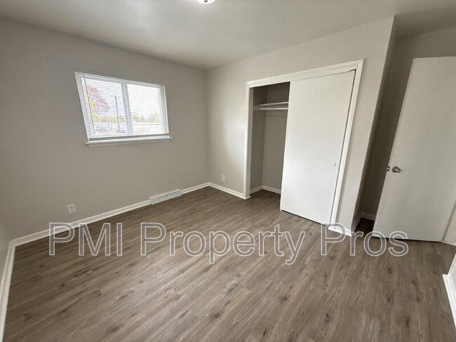 Building Photo - 7701 W Hampton Ave