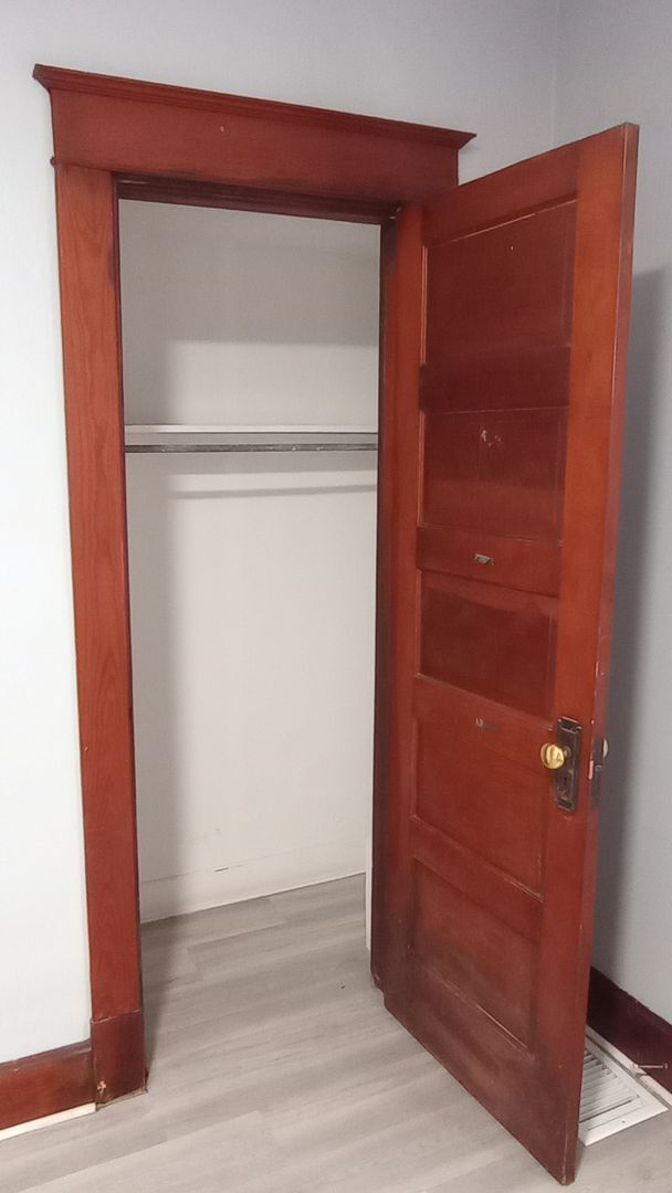 Building Photo - 1816 Woodlawn Ave