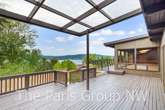 Building Photo - Extraordinary 4BR, 4200sf Mid Century Water View Home with Amazing Outdoor Spaces