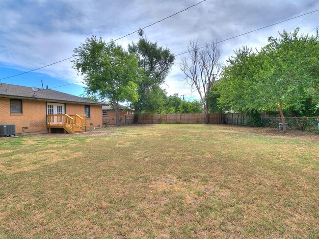Building Photo - 710 Highland Pkwy