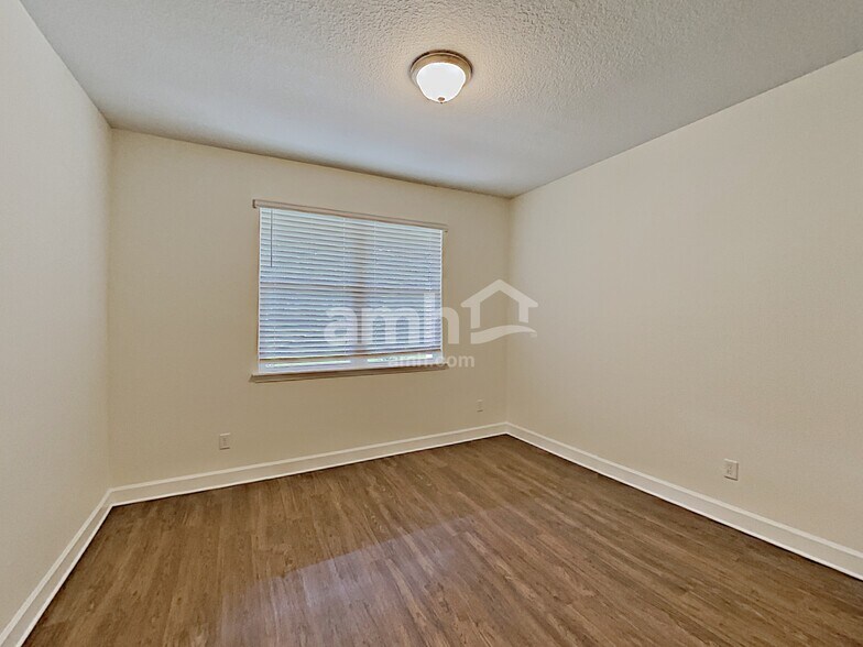 Building Photo - 1889 Silver Point