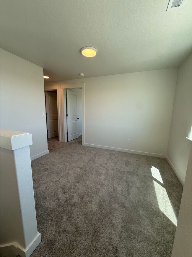 Building Photo - 61073 Unity Pl
