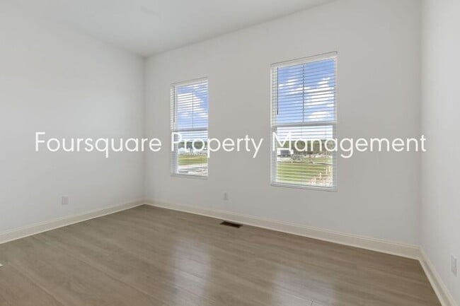Building Photo - Spacious Townhome with Entry-Level Guest Suite, Washer/ Dryer Included, 2nd floor Balcony & 2-Car...