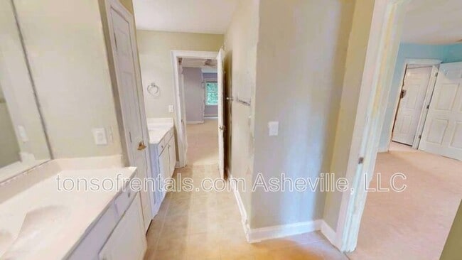 Building Photo - 385 Mistletoe Trail