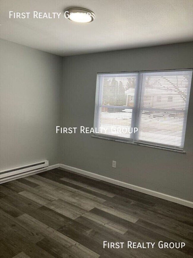 Building Photo - 305 N Broadway-#2