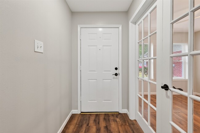 Building Photo - 21519 Sapphire Ct