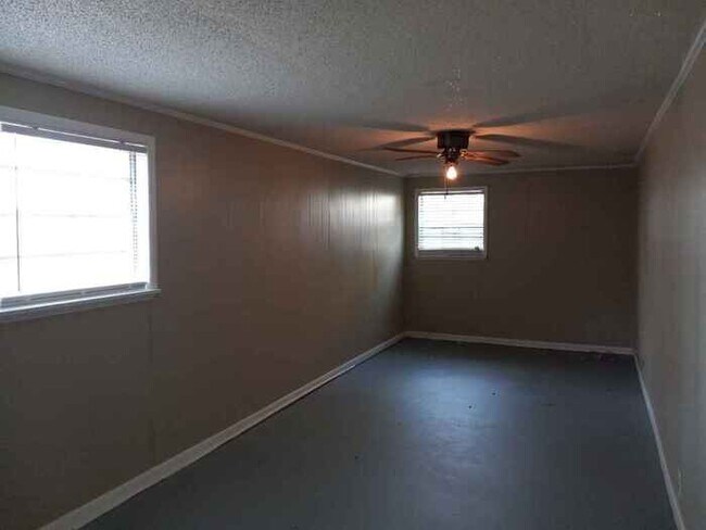 Building Photo - Lovely 3 bedroom, 2 bathroom home!