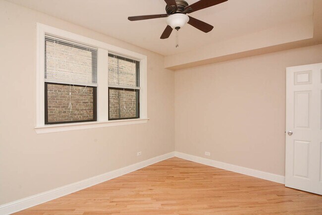 Building Photo - Quintessential 2 Bedroom, 1 Bath in Winnet...