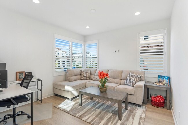 Building Photo - 35722 McCarthy St