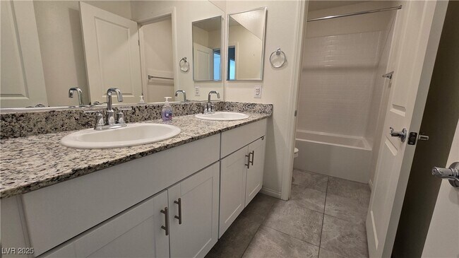 Building Photo - 10971 Meridian Flds Ave