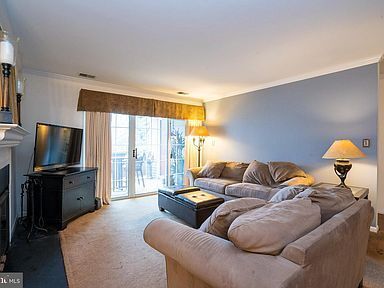 Building Photo - Welcome to this charming 2nd-floor condo t...