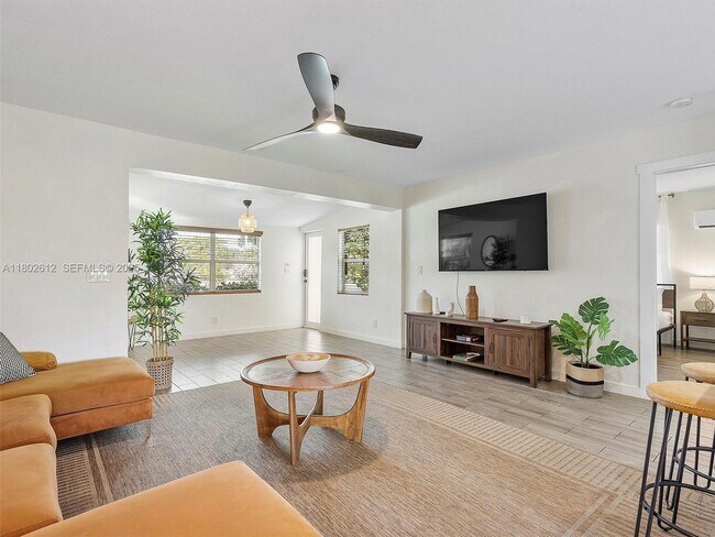 Building Photo - 300 SW 23rd St