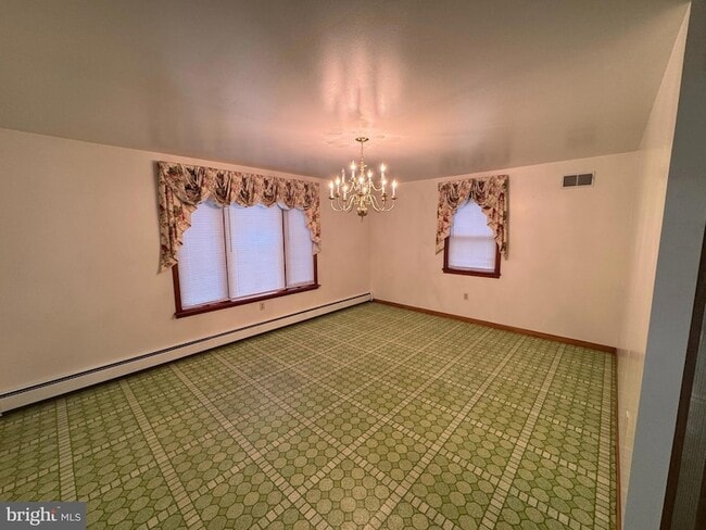 Building Photo - 1305 Hawthorne Ln