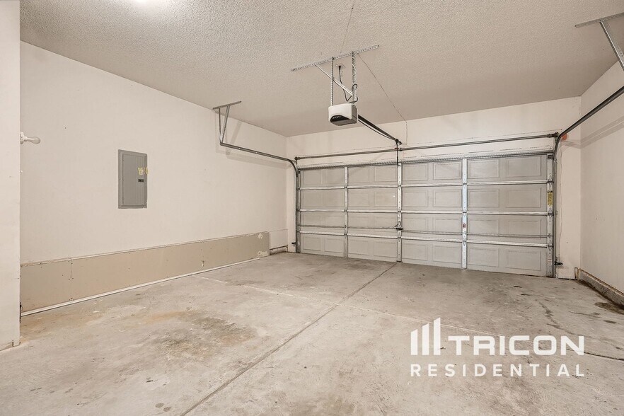 Building Photo - 6503 Grey Fox Way