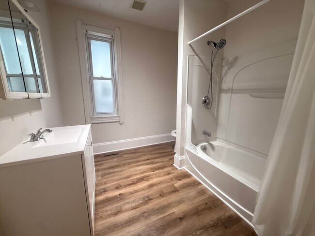 Building Photo - 2482 W 10th St