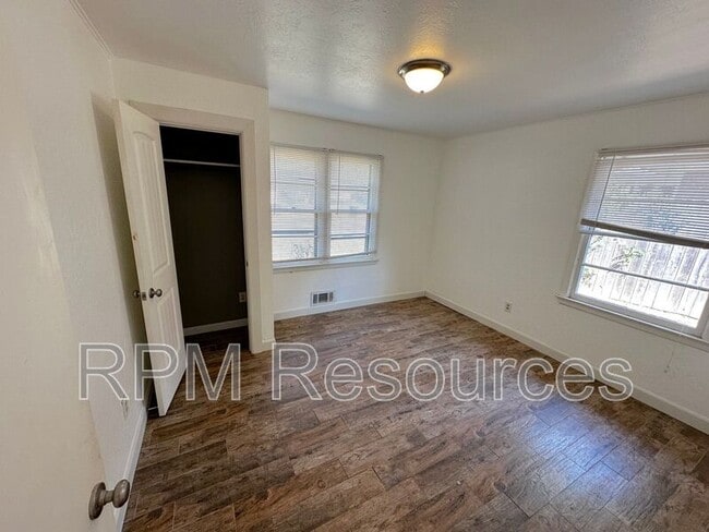 Building Photo - 2136 Carlton Way