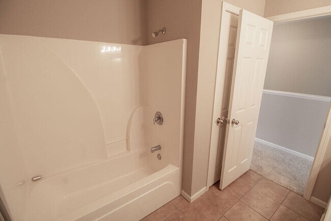 Building Photo - 4014 Snowy Owl Dr