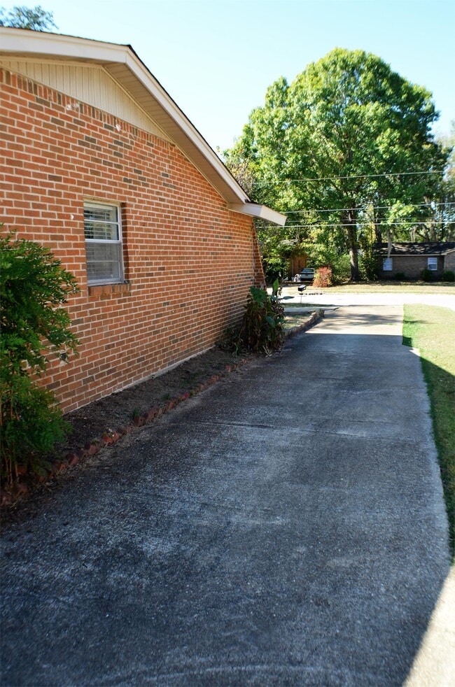 Building Photo - 3144 Montwood Dr