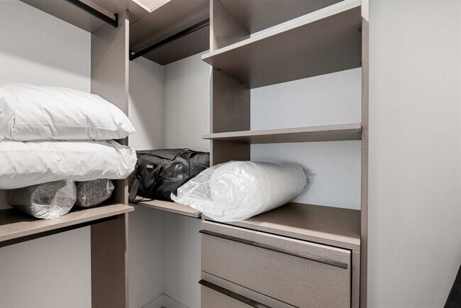 Building Photo - 11 NE 6th St