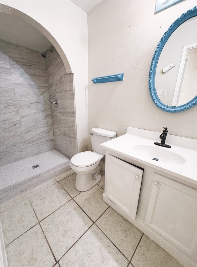 Building Photo - 2211 Mustang Springs Dr