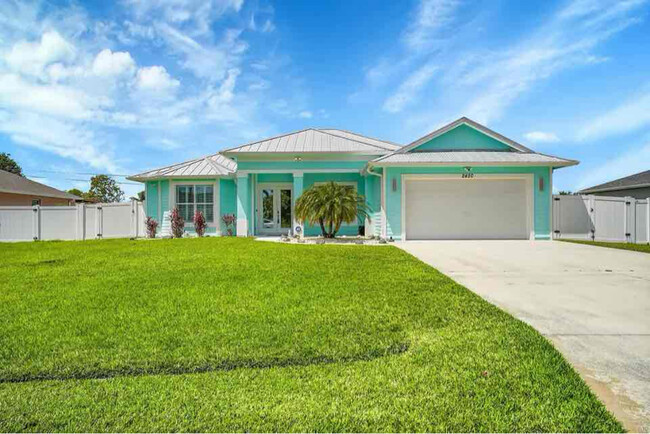 Building Photo - 2420 SE Rock Springs Dr