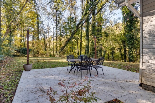 Building Photo - Cute & Private 3BR Home Ready for Move-In